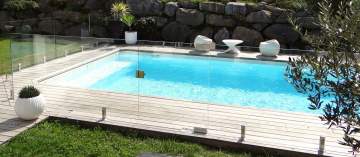 Barrières de piscine en verre