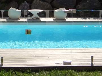 Barrières de piscine en verre